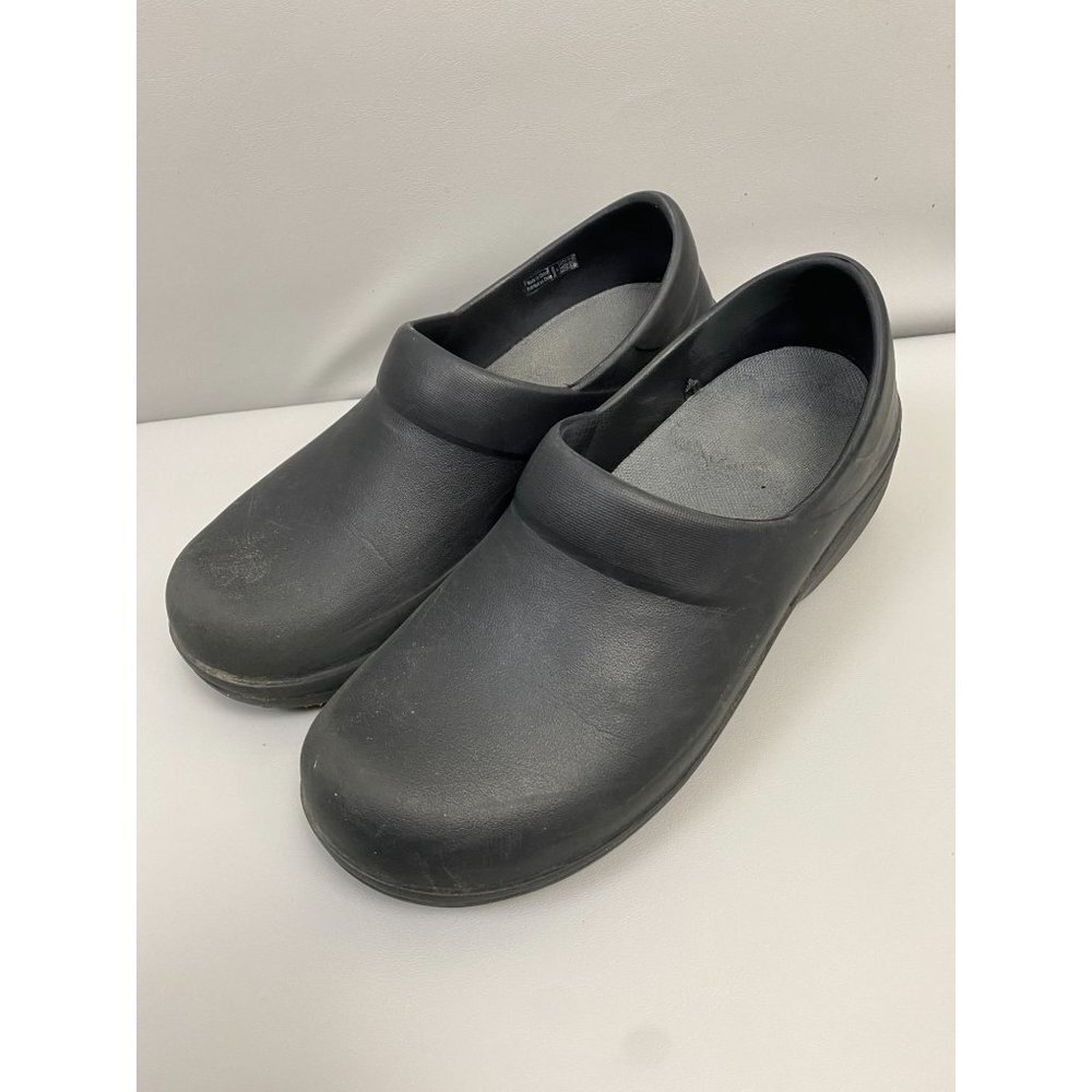 Crocs Black Clog Shoes Womens size 8 Comfort Neutral Slip on